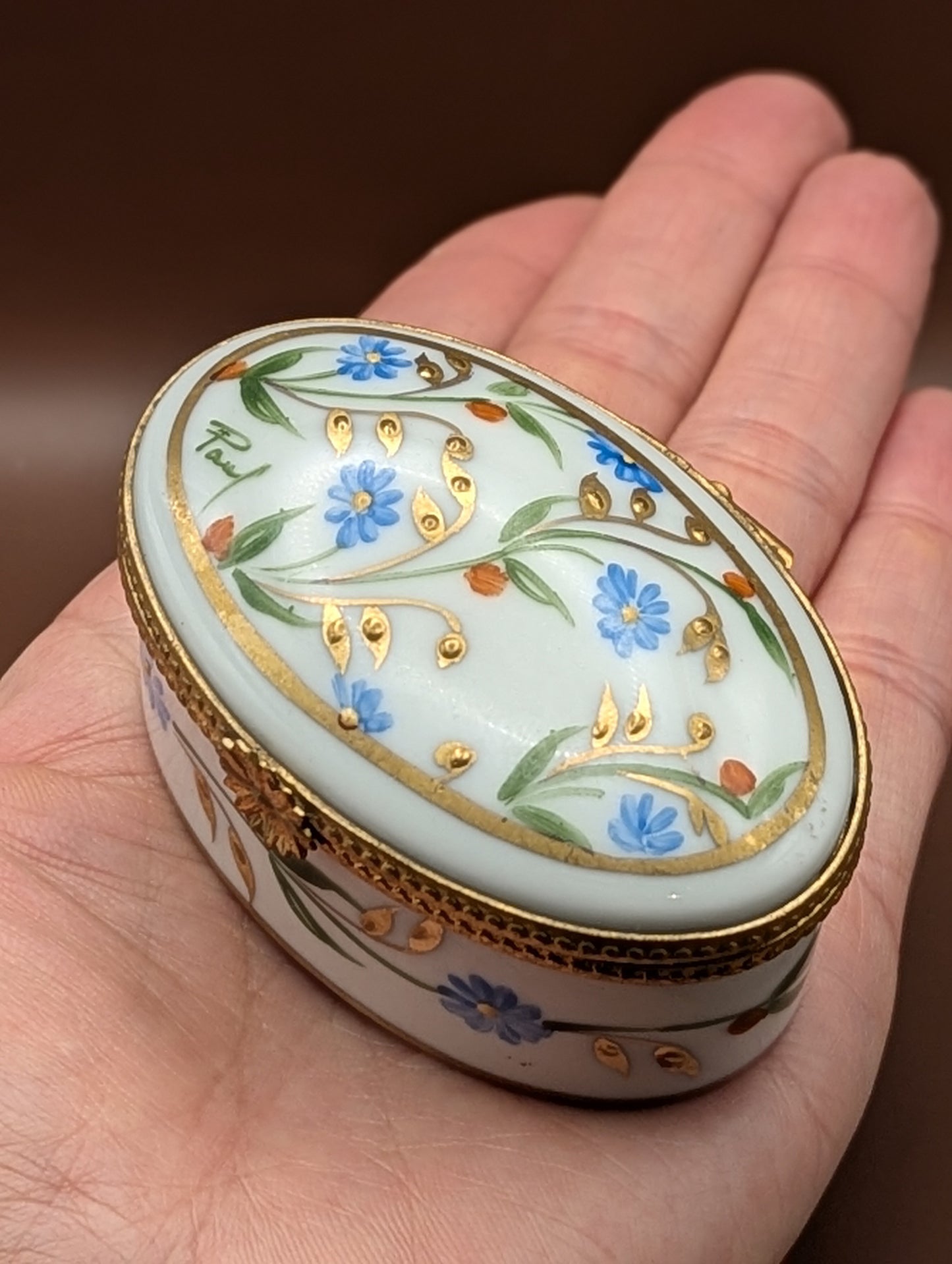 パリで絵付けされた手描きリモージュボックス|オレンジの実と青い可憐な花・金彩装飾