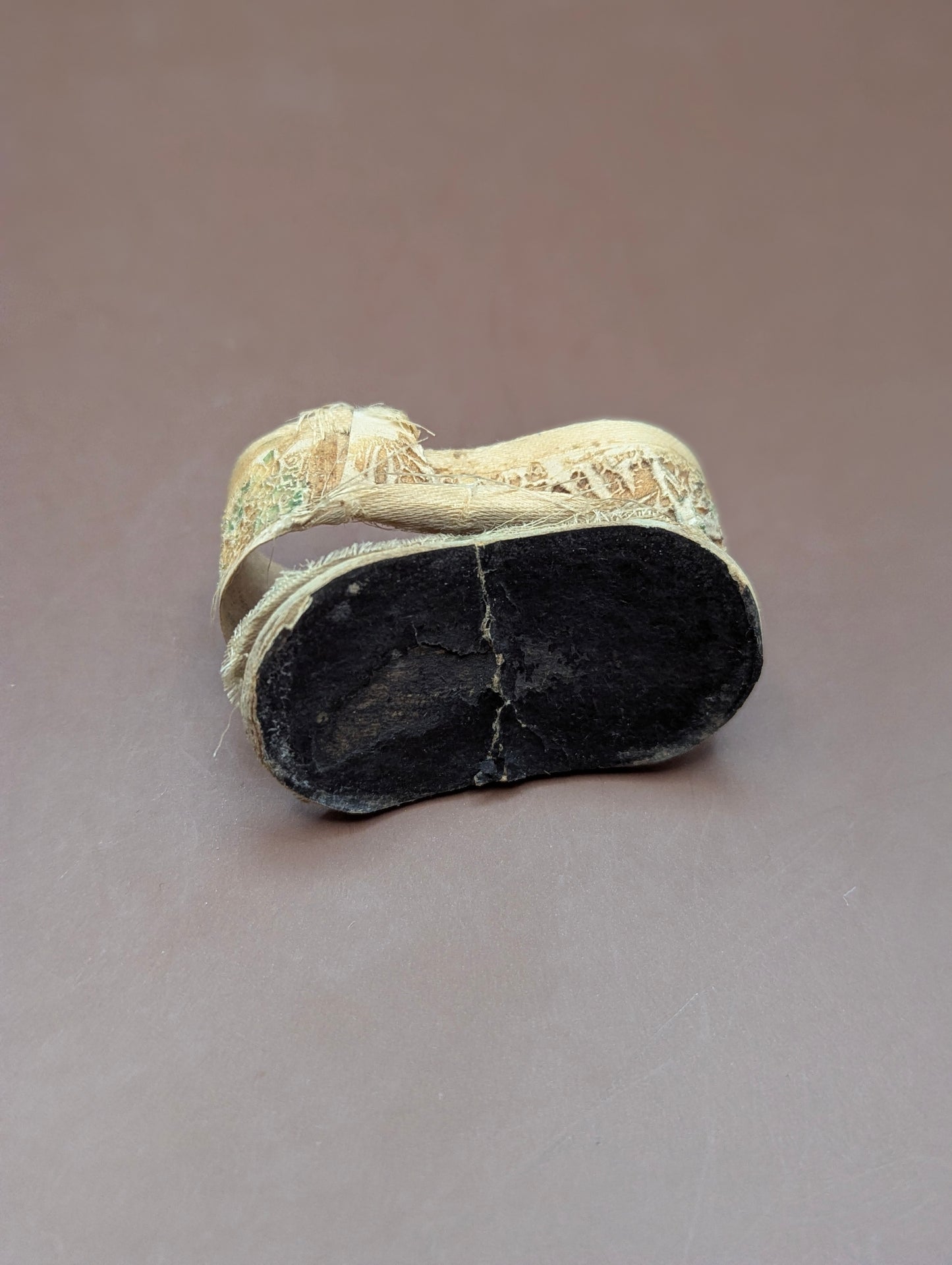 【フランス製アンティーク】19世紀末 真鍮小物入れ｜握手モチーフ浮彫デザイン（蓋にずれあり）