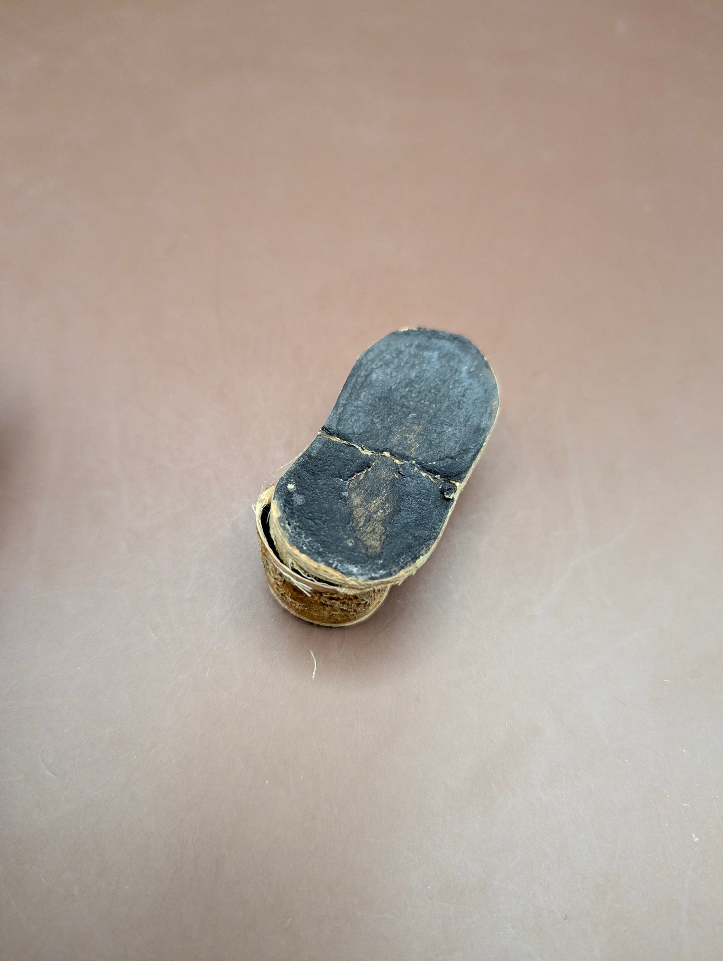 【フランス製アンティーク】19世紀末 真鍮小物入れ｜握手モチーフ浮彫デザイン（蓋にずれあり）