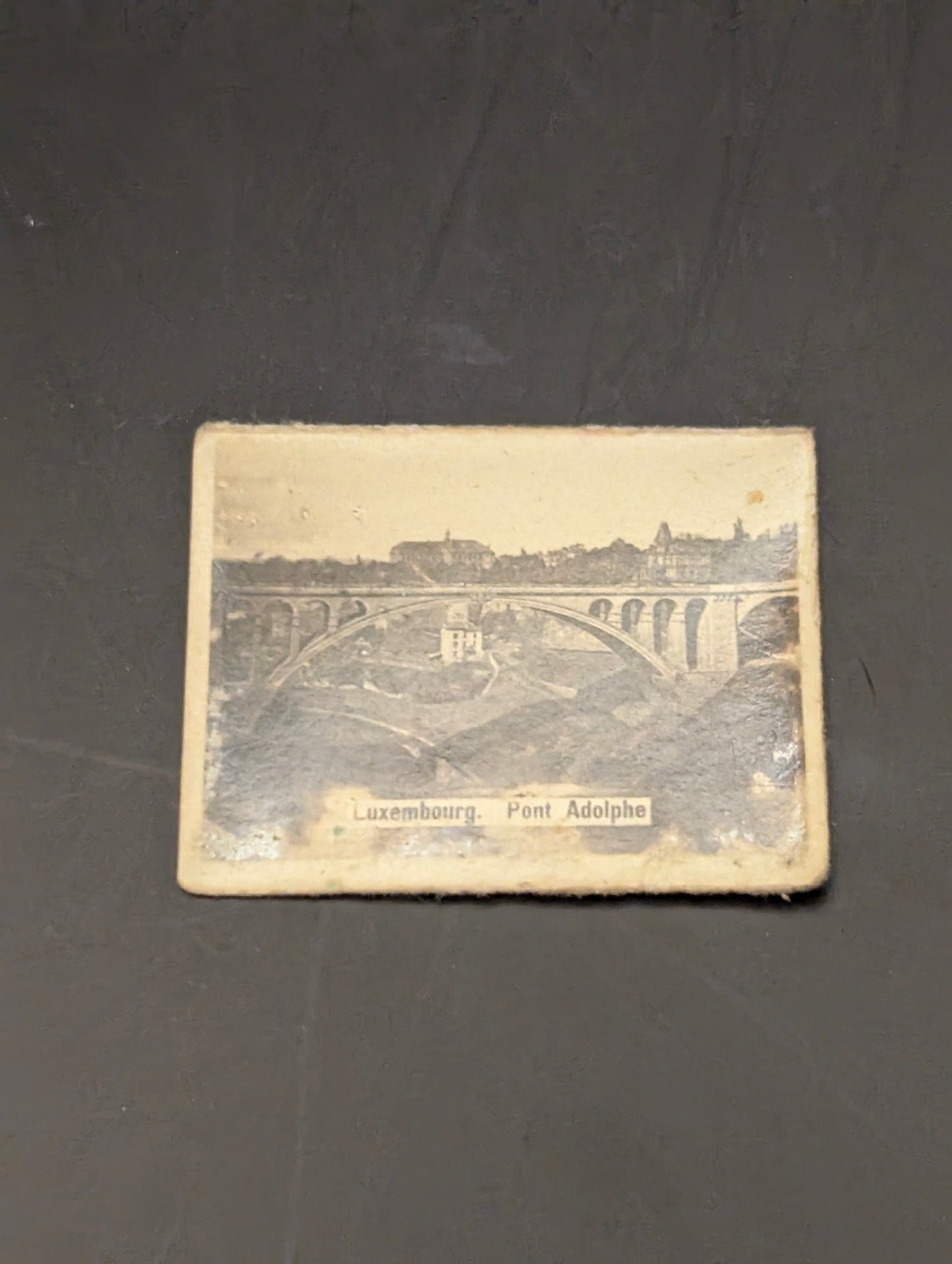 ヴィンテージ本チャームのロングネックレス｜ブラス・白蝶貝・トルマリン