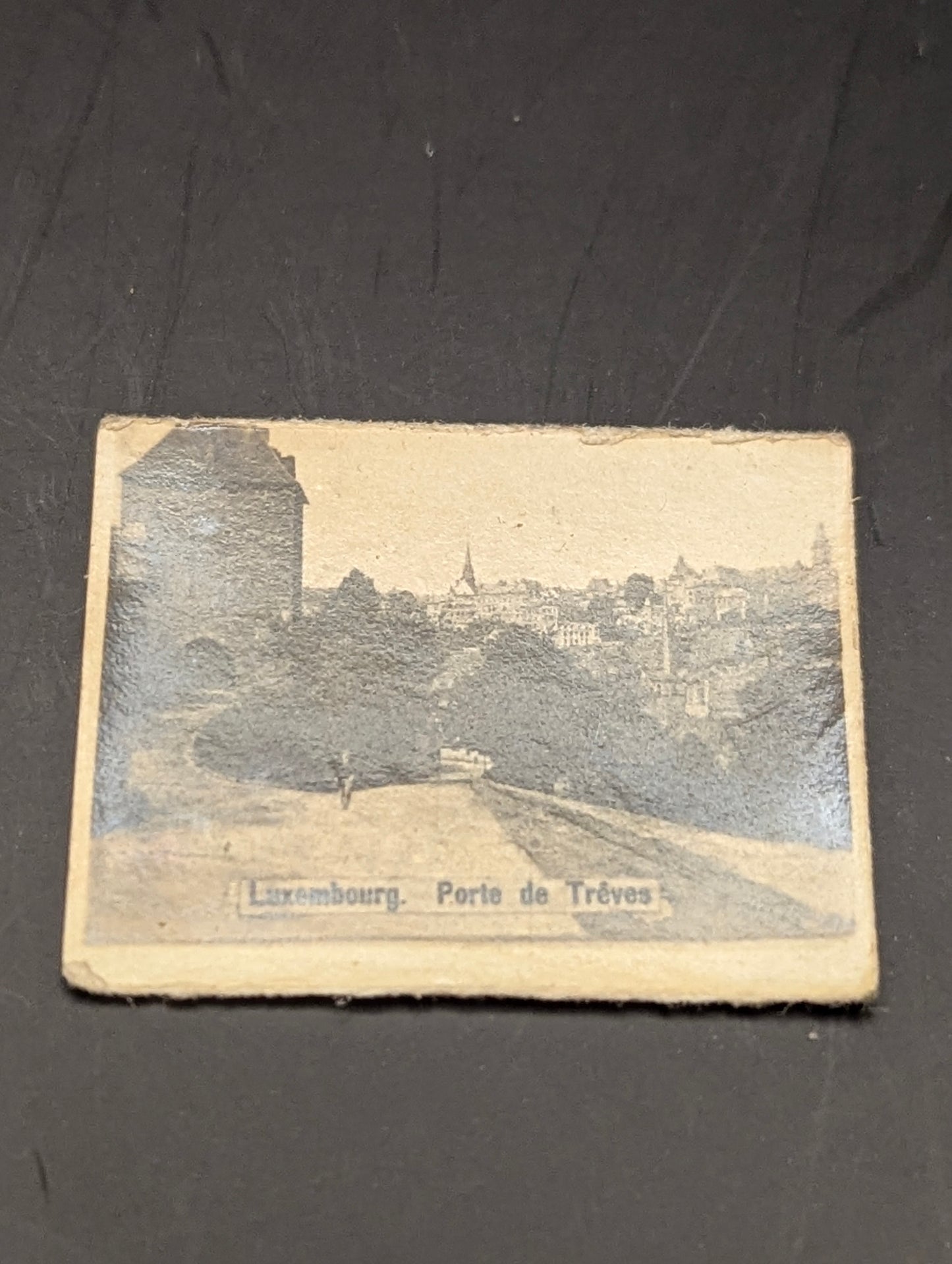 ヴィンテージ本チャームのロングネックレス｜ブラス・白蝶貝・トルマリン