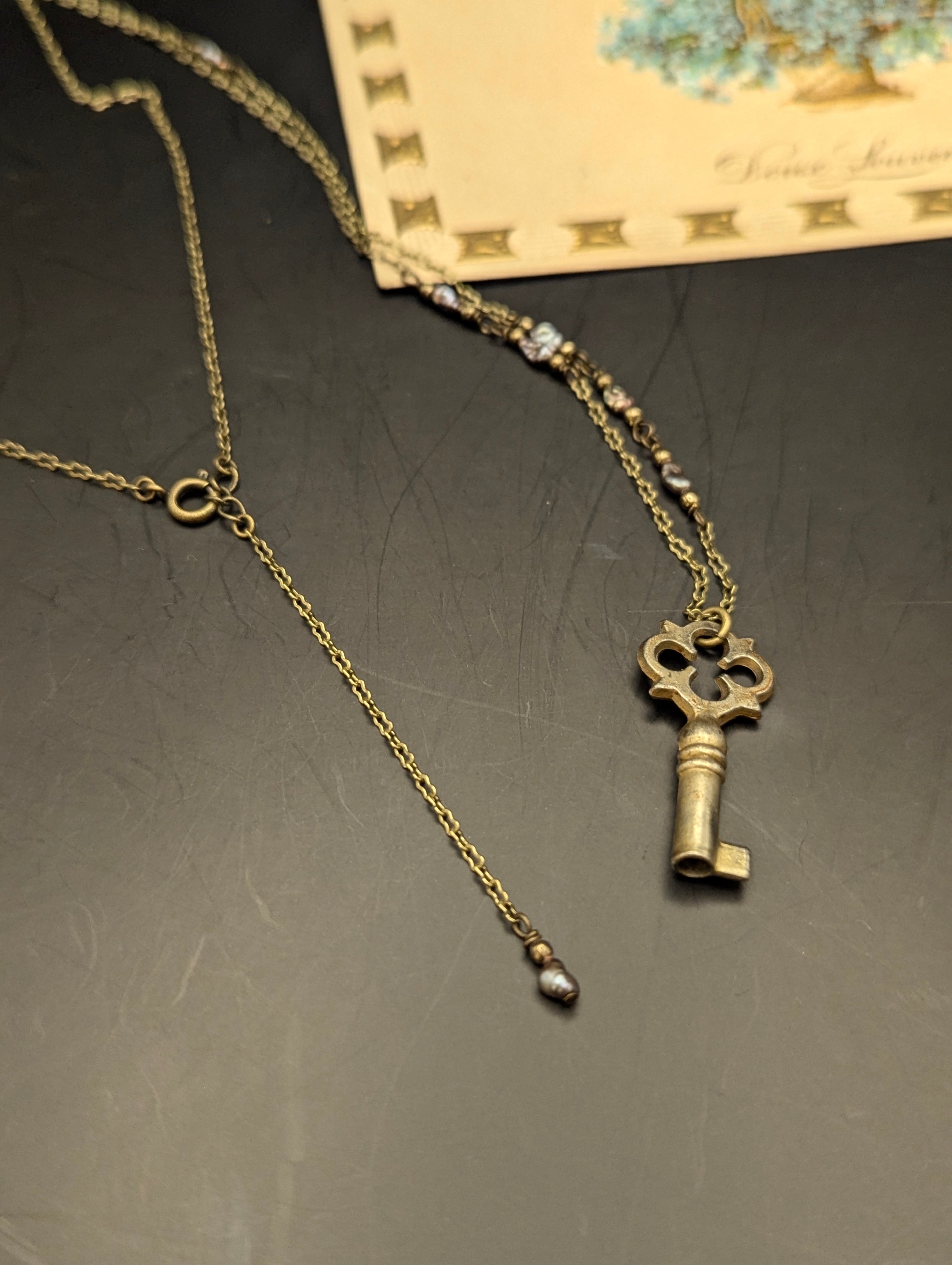 アンティークキーの物語ネックレス | 真鍮×銀ビーズ×真珠 | フランス